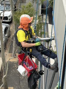Caulking_Abseiling